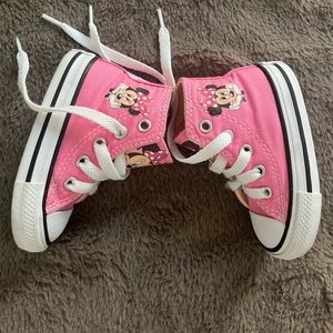 Minnie Mouse pink converse🎀